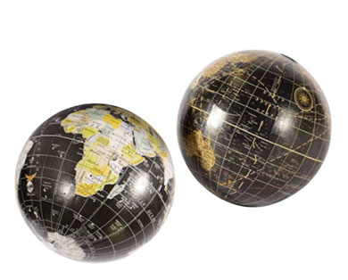 Set of two globes